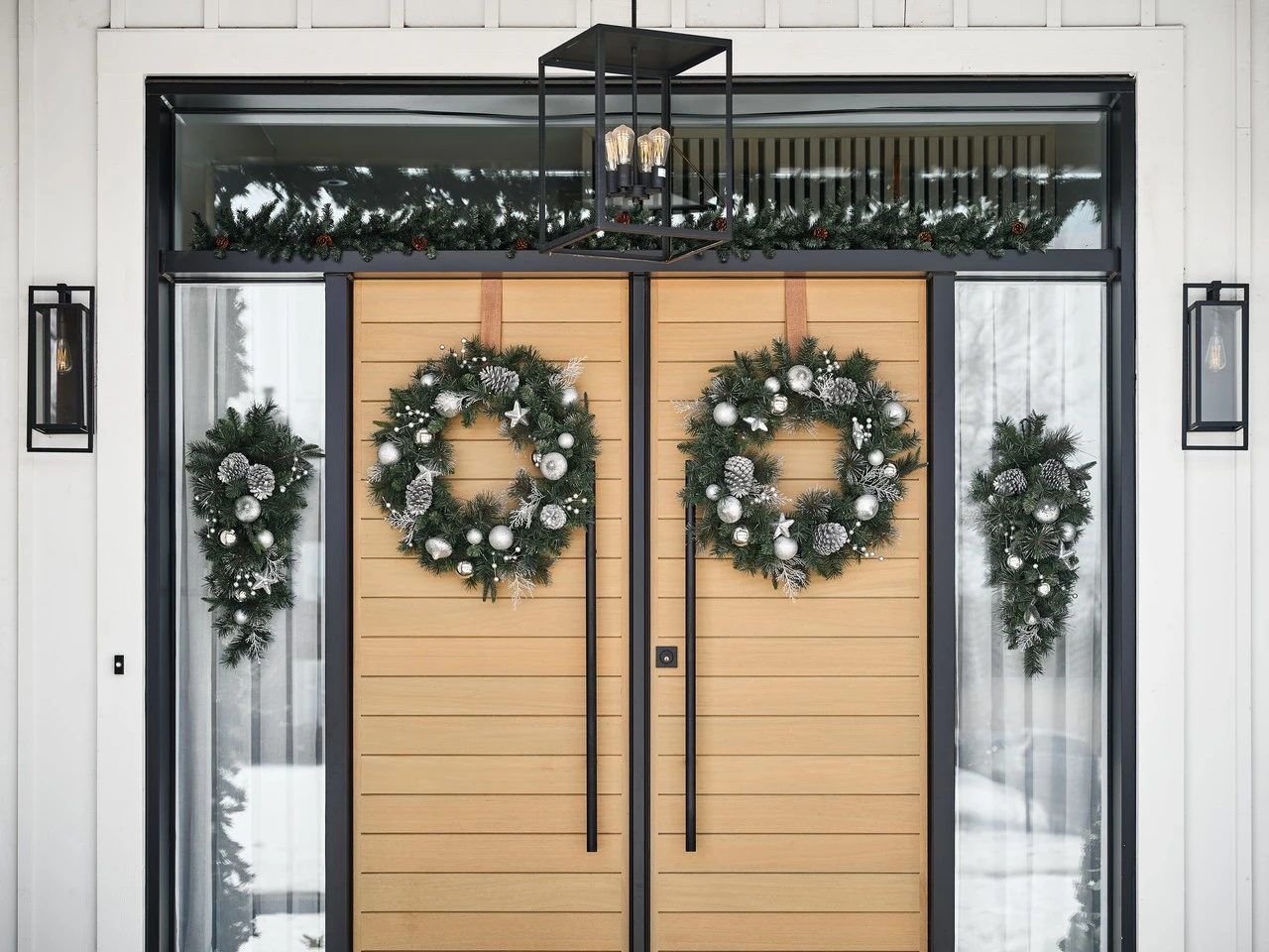 Holiday Living Indoor Battery-Operated Green Silver Artificial Christmas Wreath Warm White LED 30-in 3 Holiday Living Indoor Battery-Operated Green Silver Artificial Christmas Wreath Warm White LED 30-in