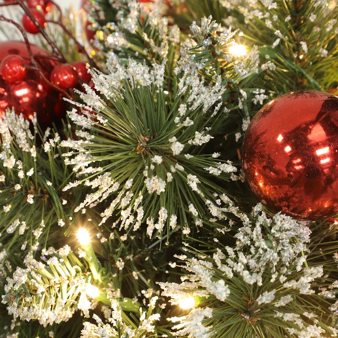 Holiday Living Christmas Lamp Post Illuminated With Berries 5-ft 5 Holiday Living Christmas Lamp Post Illuminated With Berries 5-ft - Image 3