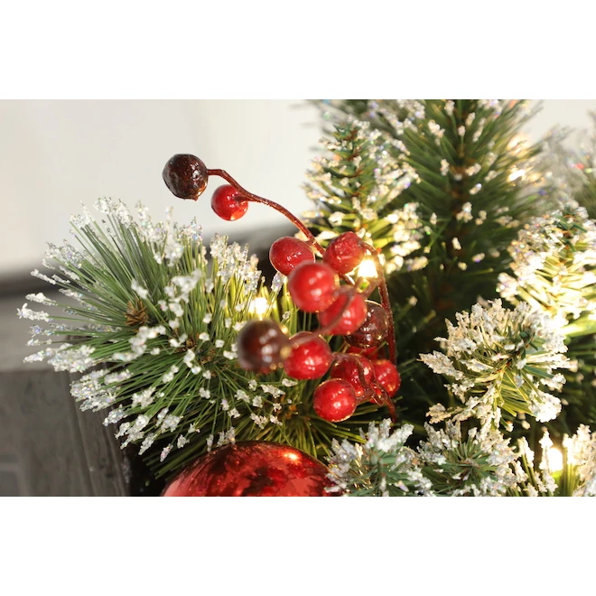 Holiday Living Christmas Lamp Post Illuminated With Berries 5-ft 4 Holiday Living Christmas Lamp Post Illuminated With Berries 5-ft - Image 2
